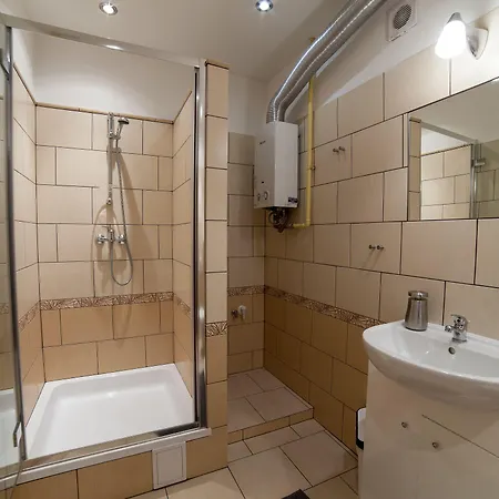 プレイス 4 ユー アパート *